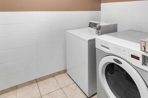 a laundry room with a washer and dryer at Best Western Plus Osoyoos Hotel & Suites in Osoyoos