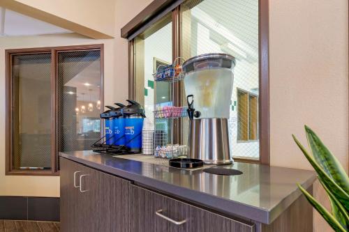 Η κουζίνα ή μικρή κουζίνα στο Best Western Columbia River Waterfront Hotel Astoria