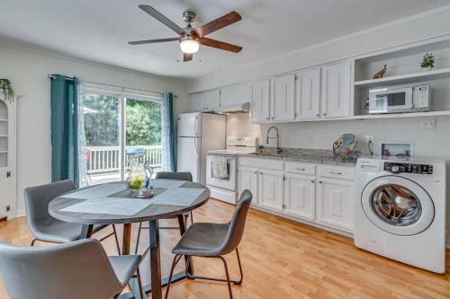 Fotografie z fotogalerie ubytování Riverside Dreams -golfcart-views-screened porch v destinaci Piney Point