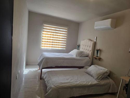 Postel nebo postele na pokoji v ubytování Casa comoda detras sams morelo dos rec cochera