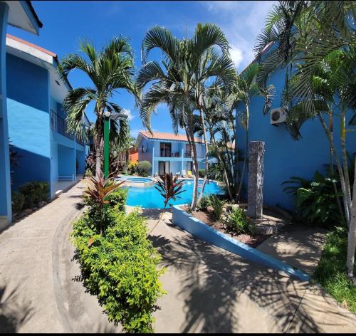 Der Swimmingpool an oder in der Nähe von Renovated apartment in Las Palmas