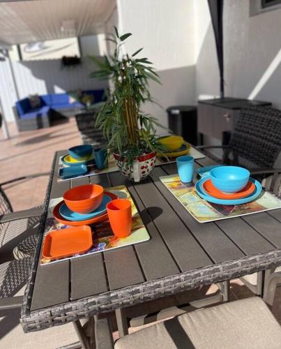 a table with plates and bowls on top of it at Flamingo Paradise in Hialeah
