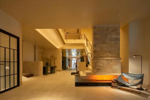 a large hallway with a staircase in a building at 归相Golden Age酒店 in Chengdu