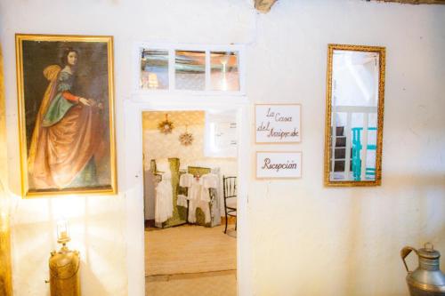 a room with a painting of a woman on the wall at Arzipreste II Casa del Ama in León