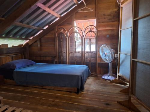 Una cama o camas en una habitación de Dragonfly Guesthouse M'Pai Bay