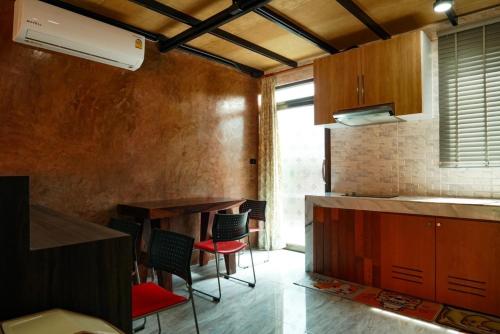 Dapur atau dapur kecil di Pinthong Aonang Villa