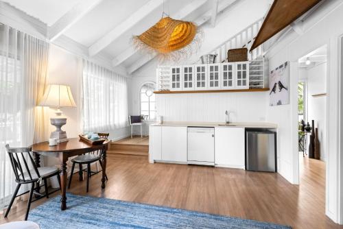 Η κουζίνα ή μικρή κουζίνα στο Barra Luxe Beach House