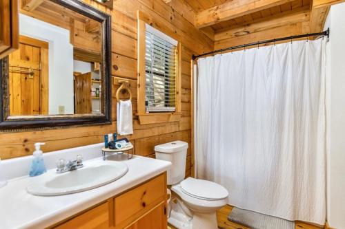 Ένα μπάνιο στο Mountain View, hot tub, fire pit, game room