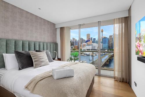 Ένα ή περισσότερα κρεβάτια σε δωμάτιο στο 3 Bedroom Darling Harbour Apartment
