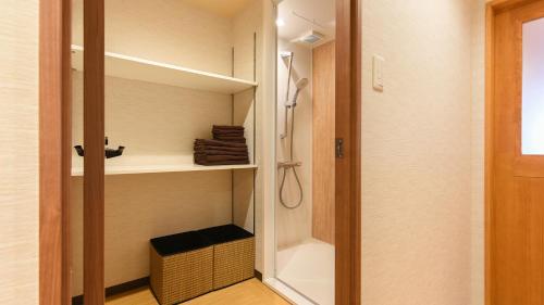 a walk in shower in a bathroom with a shower at YOKOHAMA STAY PREMIER in Yokohama
