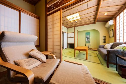 旅館 はちすの糸 Ryokan HachisunoItoにあるシーティングエリア
