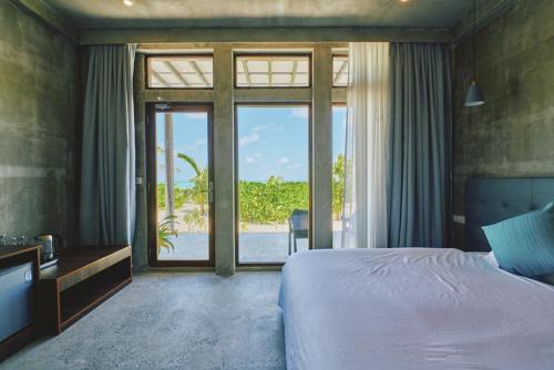 Katil atau katil-katil dalam bilik di Araaik Beach Village