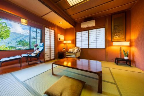 旅館 はちすの糸 Ryokan HachisunoItoにあるシーティングエリア