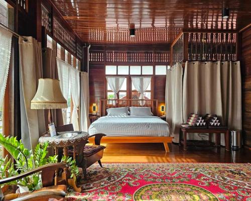 Postel nebo postele na pokoji v ubytování Bannai Bangkoknoi บ้านในบางกอกน้อย