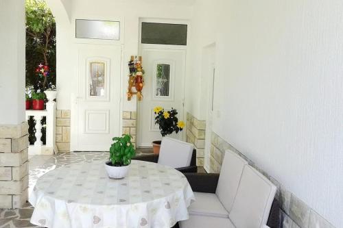 Apartment Daisy- excellent location close to Rab