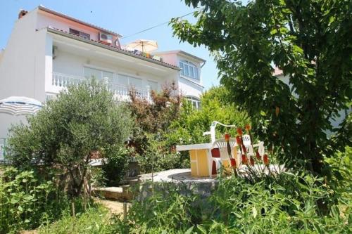 Tina- Balkonen Wohnung mit Pool,Parking,Garten,Grill,Terrassen