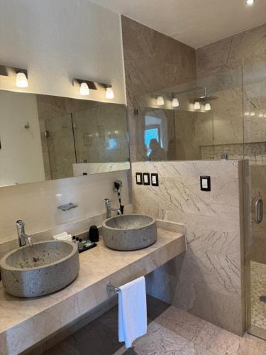 Koupelna v ubytování Porta Paradiso ValQuirico, Albergo Boutique