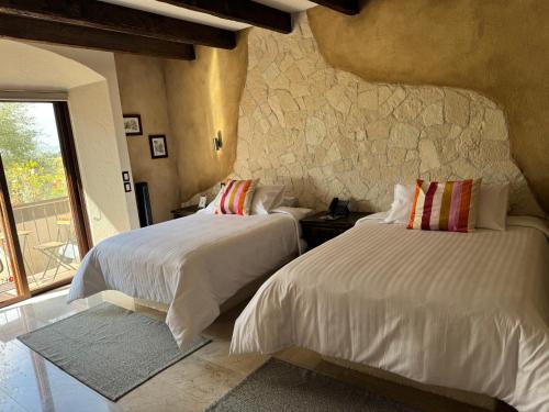 Postel nebo postele na pokoji v ubytování Porta Paradiso ValQuirico, Albergo Boutique