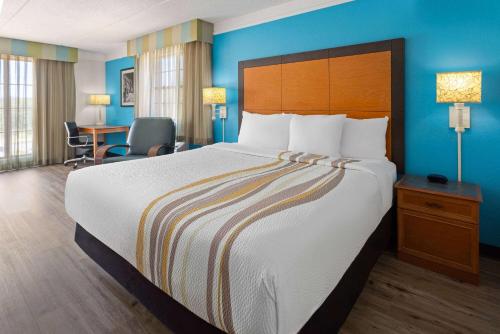 La Quinta Inn by Wyndham Pittsburgh Airport Image