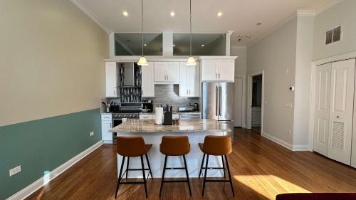 Η κουζίνα ή μικρή κουζίνα στο Cozy 1 BR 1 Parking Sleeps 4