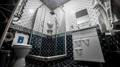 Ένα μπάνιο στο Hotel Madera