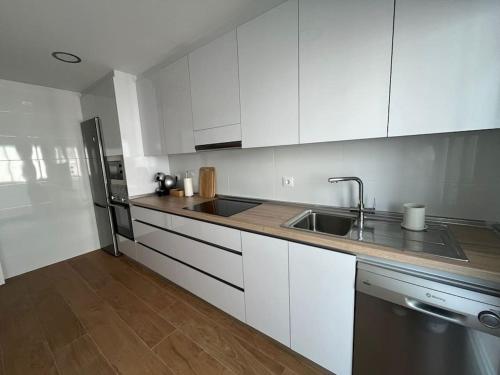 Kuchyň nebo kuchyňský kout v ubytování Apartamento Los Narejos