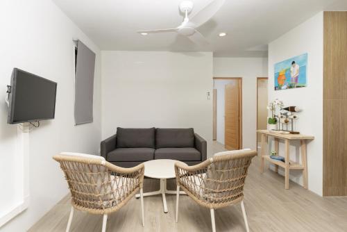 TV a/nebo společenská místnost v ubytování Raina Lodge - Fare Hereiti - Piscine privée