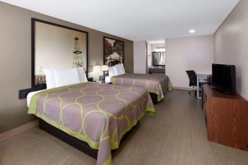 Katil atau katil-katil dalam bilik di Super 8 by Wyndham Buffalo