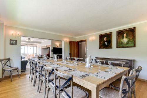 a large conference room with a long table and chairs at Oldfield house, walking distance of pub & sea in West Itchenor