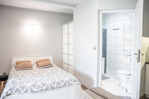Kúpeľňa v ubytovaní Agroturystyka na Jurze Jacuzzi Sauna Beczka