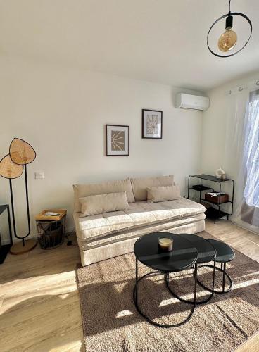 O zonă de relaxare la Studio Sanary lumineux cosy, proche port et plage
