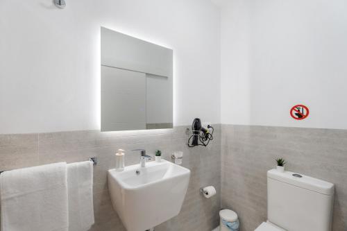 Bilik mandi di Room's La Tosquita Alcalá