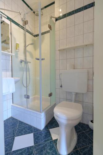 Un baño de Pension & Reitstall Inghofer