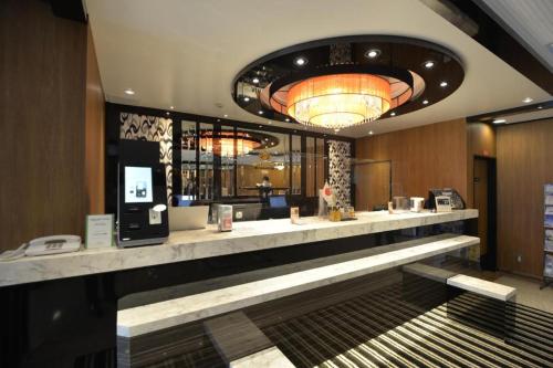 a lobby with a long counter in a building at APA Hotel Nishimaizuruekimae in Maizuru
