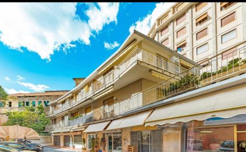 Tòa nhà nơi căn hộ tọa lạc