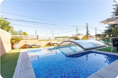 The swimming pool at or close to Raco de Lis