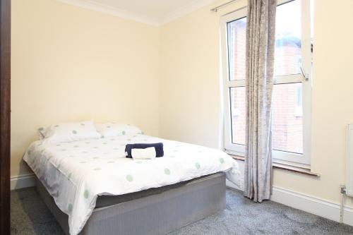 a bedroom with a bed and a window at Centrally located double room in Southampton