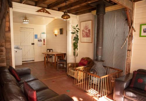 Ruang duduk di The Vicarage Barn