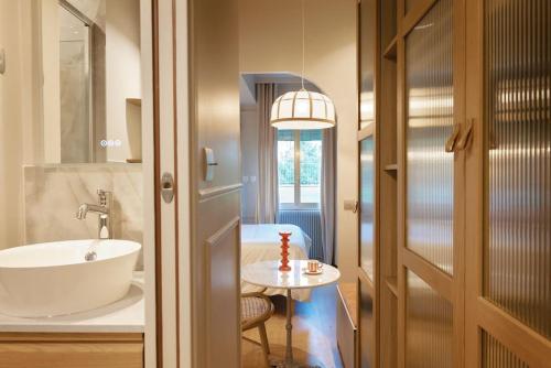 Hermes Room - Duke Housing