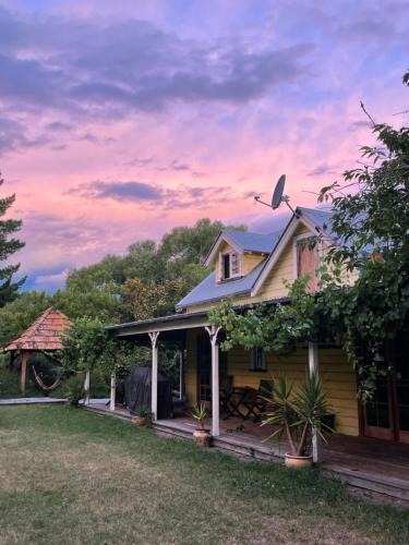 Taman di luar The Vicarage Barn