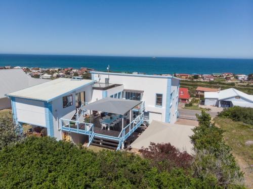 a house on a hill with the ocean in the background at Blue Star Villa in Tergniet