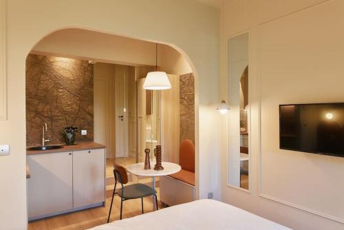 Saint Charles Room - Duke Housing
