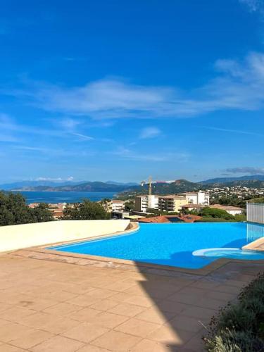 Appartement vue mer avec piscine