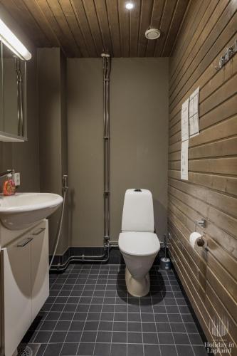 a bathroom with a toilet and a sink at Holiday in Lapland - Levin Stara A04 in Levi