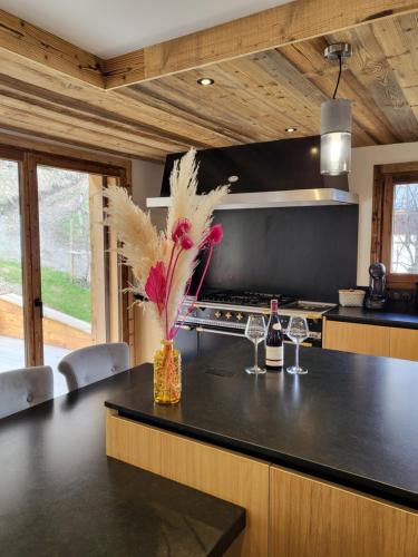 Kuchyňa alebo kuchynka v ubytovaní Chalet Les Cochettes