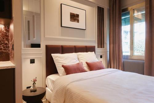 Rosso Levanto Room - Duke Housing