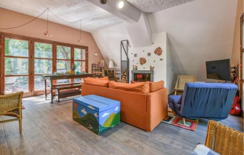 Posezení v ubytování 3 Bedroom Lovely Home In Trecastagni