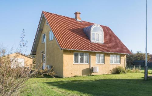 a house with a red roof and a yard at 2 Bedroom Nice Apartment In Ribe in Ribe