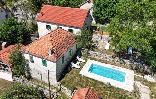 Beautiful Apartment In Hrvace With Wifi