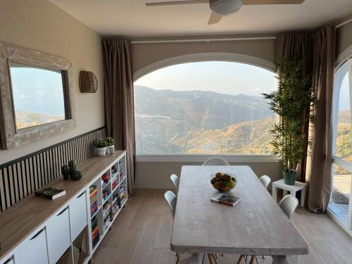 En generel udsigt til bjerge eller udsigt til bjerge taget fra bed and breakfast-stedet